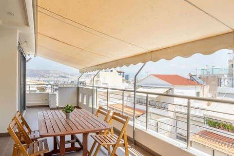 Comfort 1BR apt with amazing balcony at Piraeus Apartment in Pireas