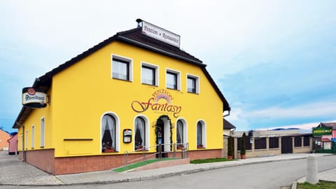 Facade/entrance, Day, Property logo or sign
