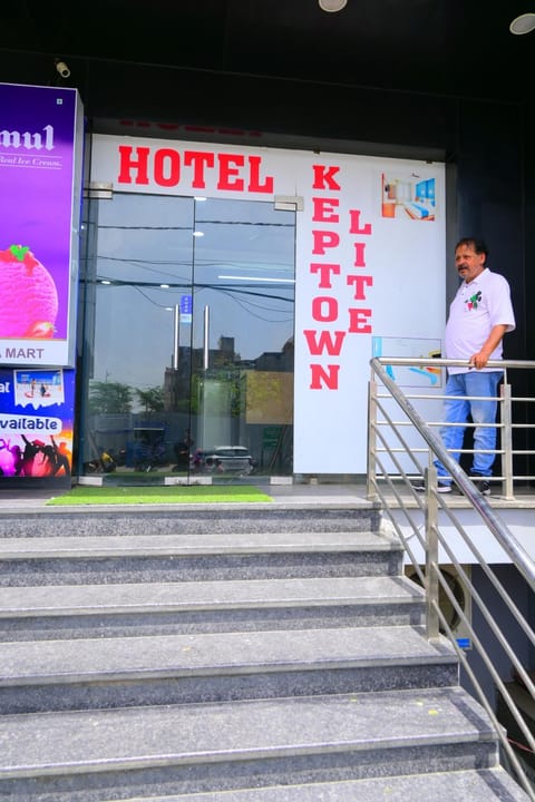 Property building, Facade/entrance