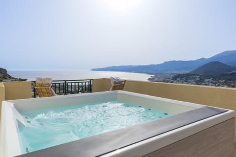 Natural landscape, Hot Tub, Mountain view, Sea view
