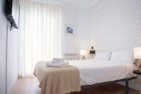 Bed, Balcony/Terrace, towels