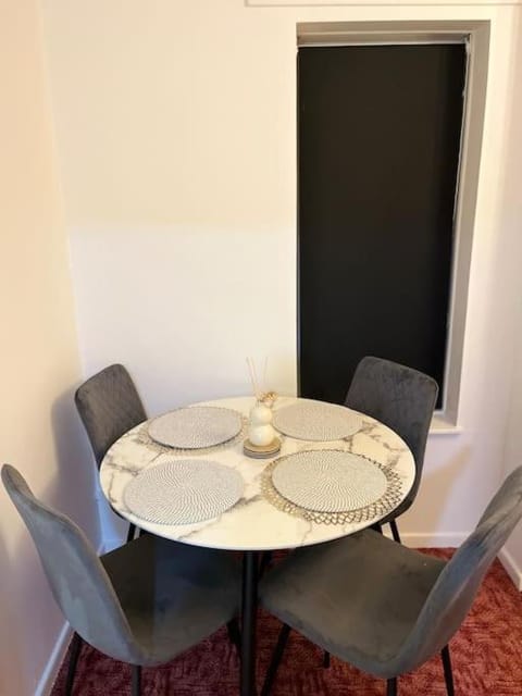 Seating area, Dining area