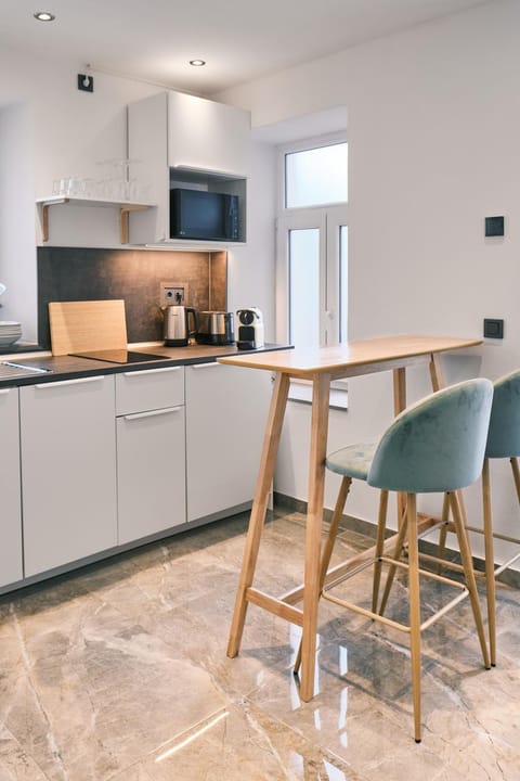 Kitchen or kitchenette, Breakfast, minibar, stove, toaster, kitchen
