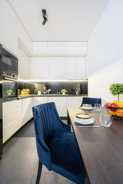 Kitchen or kitchenette, Dining area, Food, minibar, pet friendly, stove