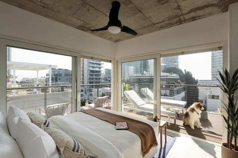 Bed, Day, View (from property/room), Balcony/Terrace, Living room, Photo of the whole room, Seating area, Bedroom