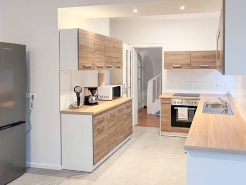 Coffee/tea facilities, Kitchen or kitchenette, dishwasher, minibar, pet friendly, stove