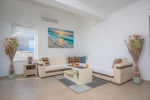 Living room, Seating area, air conditioner