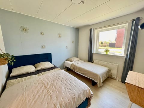 5 minute walk to LEGO HOUSE - Best location - Garden on site-n4 Apartment in Billund