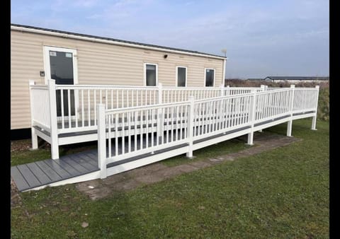 Property building, Balcony/Terrace, Facility for disabled guests