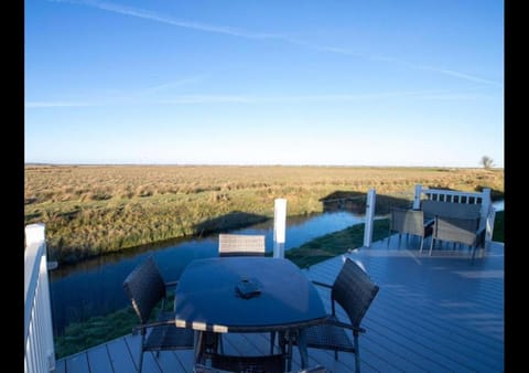 View (from property/room), Balcony/Terrace, Seating area