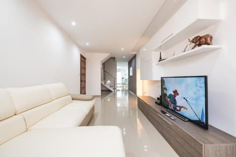 TV and multimedia, Living room, Seating area