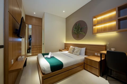 Photo of the whole room, Bedroom