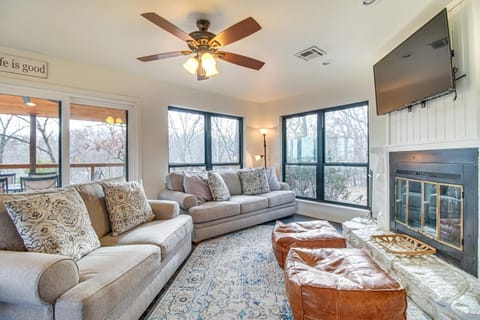 Deck and Kayaks Grand Lake of the Cherokees Home House in Ozark Mountains