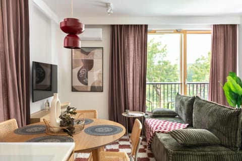 TV and multimedia, Balcony/Terrace, Living room, Seating area, Dining area, Evening entertainment