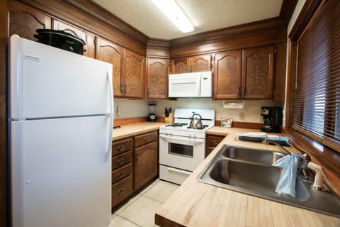 Steamboat Condo at Sunburst Resort close to Skiing Dining and more (SR) Apartment in Steamboat Springs