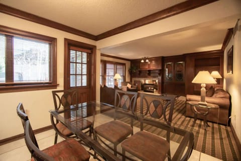 Steamboat Condo at Sunburst Resort close to Skiing Dining and more (SR) Apartment in Steamboat Springs