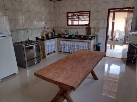 Casa confortável com piscina e churrasqueira House in State of Rio de Janeiro