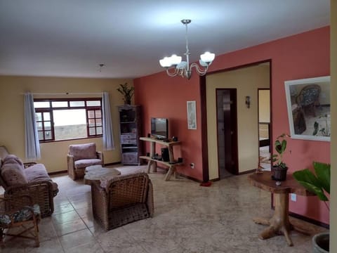 Casa confortável com piscina e churrasqueira House in State of Rio de Janeiro