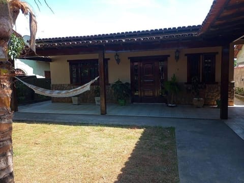 Casa confortável com piscina e churrasqueira House in State of Rio de Janeiro