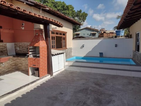 Casa confortável com piscina e churrasqueira House in State of Rio de Janeiro