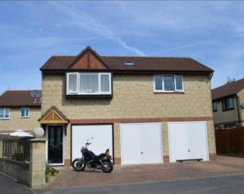 Property building, Neighbourhood, Garden