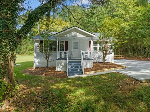 Property building, Natural landscape, Garden, Garden view