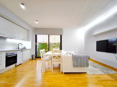 TV and multimedia, Kitchen or kitchenette, Living room, Dining area