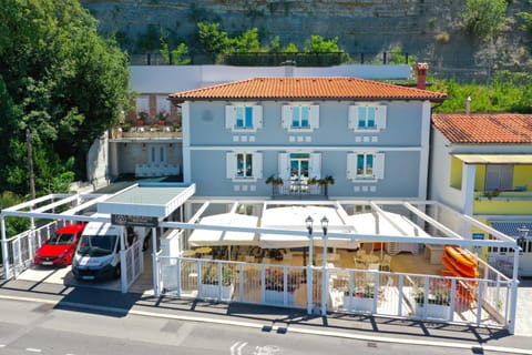 Property building, Day, Bird's eye view, Summer, Balcony/Terrace, Location