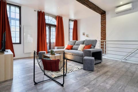 Loft chaleureux vue directe sur le Beffroi - centre-ville secteur tribunal - nouveau routeur wifi Apartment in Hauts-de-France