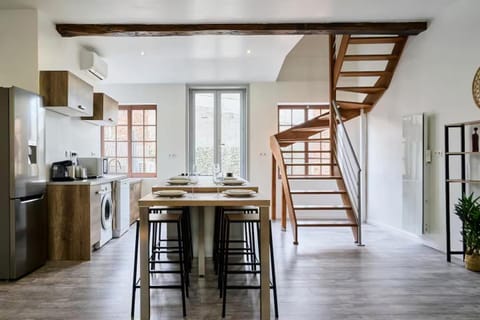 Loft chaleureux vue directe sur le Beffroi - centre-ville secteur tribunal - nouveau routeur wifi Apartment in Hauts-de-France