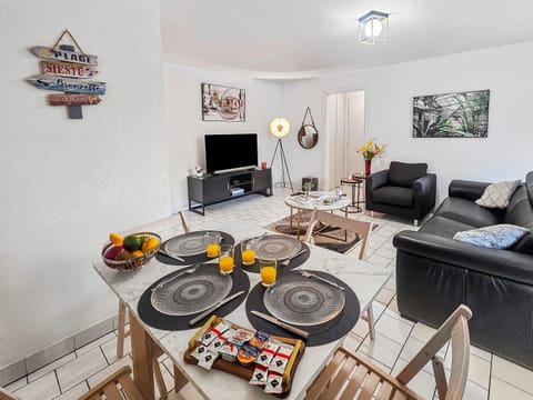 TV and multimedia, Living room, Dining area