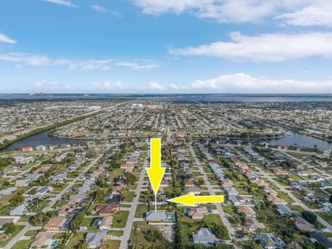 Private Beaches, Heated Pools w/Spa, Fun in the Sun - Dolphins and Manatees Paradise - Roelens House in Cape Coral