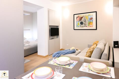 Communal lounge/ TV room, Bed, Day, TV and multimedia, Kitchen or kitchenette, Living room, Photo of the whole room, Seating area, Evening entertainment, Bedroom, towels