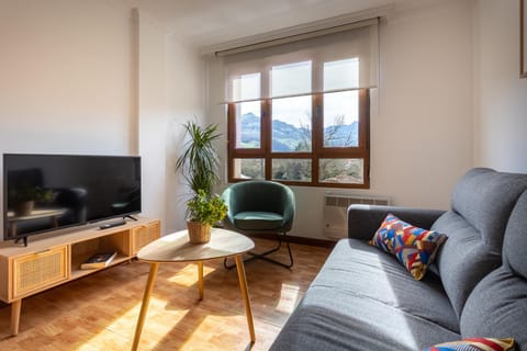 TV and multimedia, Living room, Mountain view
