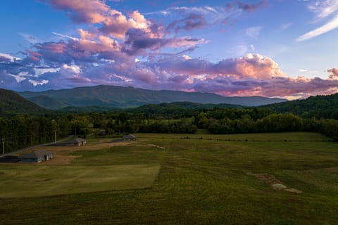 Sweet Mountain Memories Relax affordably cozy cabin with hot tub, game room, and mountain views! Cabin in Cosby