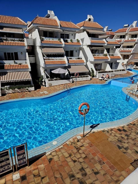 Property building, Day, Pool view, Swimming pool
