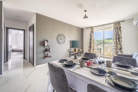 Dining area, Food