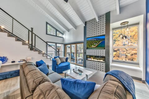 Day, TV and multimedia, Living room, Seating area, fireplace, furniture