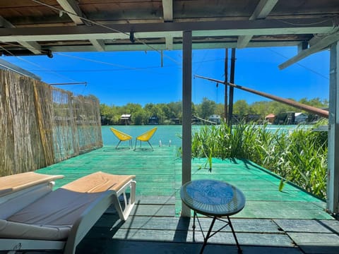 Patio, Day, Natural landscape, Balcony/Terrace, River view