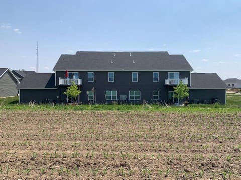 Main Floor Cozy 2 Bedroom Condo in Bettendorf Apartment in Bettendorf