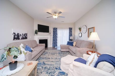 Main Floor Cozy 2 Bedroom Condo in Bettendorf Apartment in Bettendorf