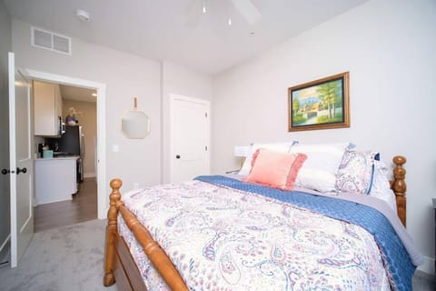 Main Floor Cozy 2 Bedroom Condo in Bettendorf Apartment in Bettendorf