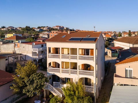 Property building, Neighbourhood, Location