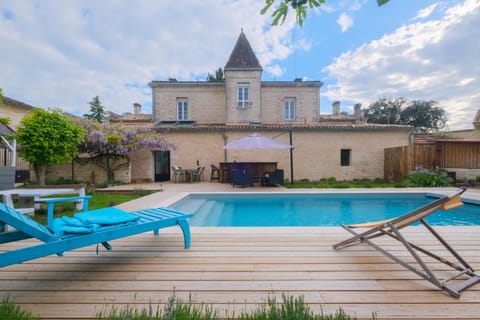 Property building, Patio, Facade/entrance, Spring, Garden, Garden view, Pool view, Swimming pool, sunbed