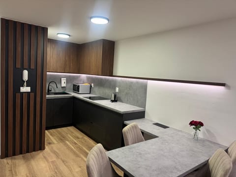 Kitchen or kitchenette, Seating area, Dining area, minibar