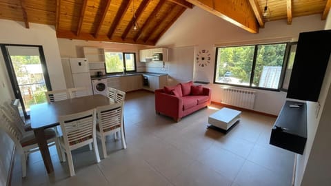 Kitchen or kitchenette, Living room, Seating area, Dining area