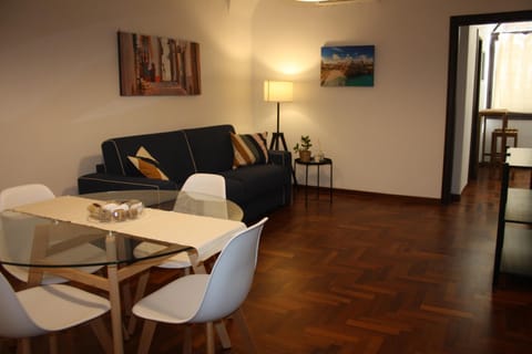 Living room, Lunch