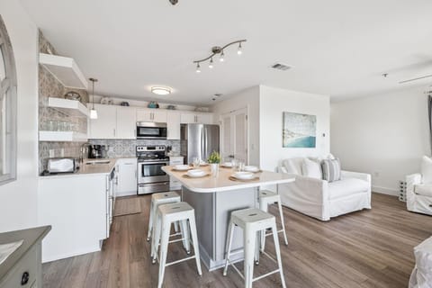 Kitchen or kitchenette, Dining area, kitchen