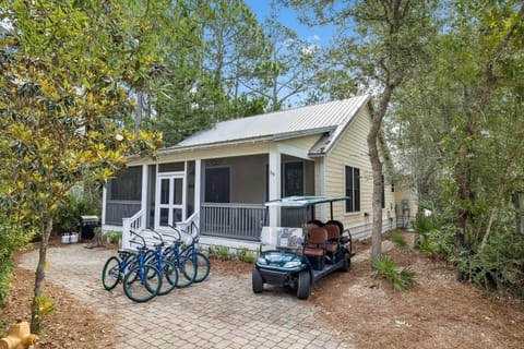 Property building, Facade/entrance, Other, Cycling, Parking