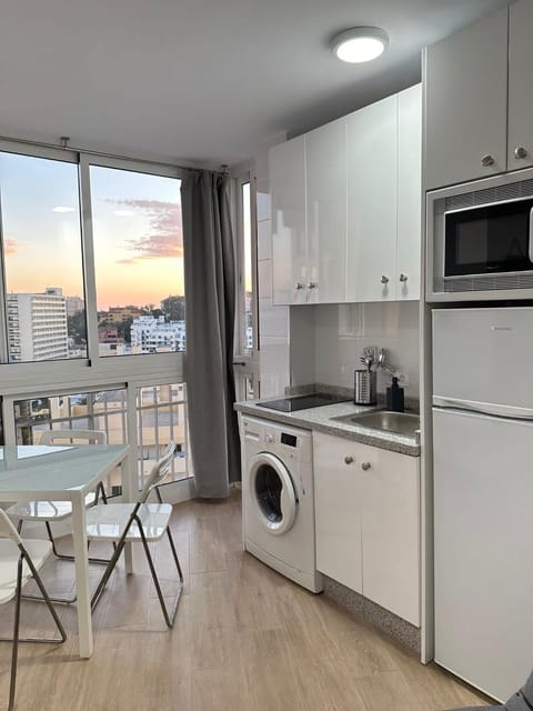 Coffee/tea facilities, View (from property/room), Balcony/Terrace, Kitchen or kitchenette, Dining area, minibar, stove, toaster, washing machine